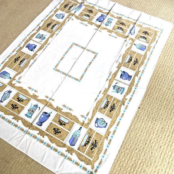 Vintage Mid Century Cotton Tablecloth Colonial Motif Blue & Tan 40" X 50" Flaw - Picture 6 of 10